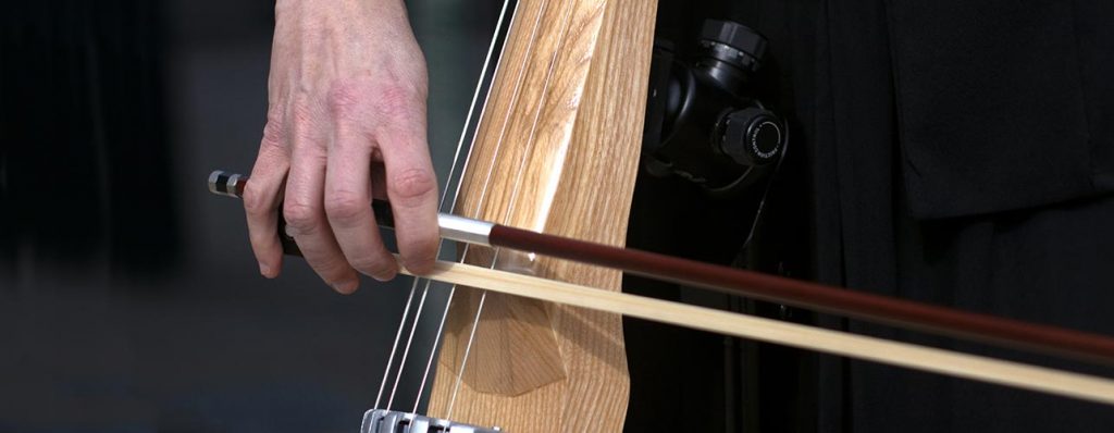 Obtenir le son d’un violoncelle avec un violon ou un alto