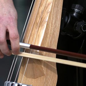 Obtenir le son d’un violoncelle avec un violon ou un alto