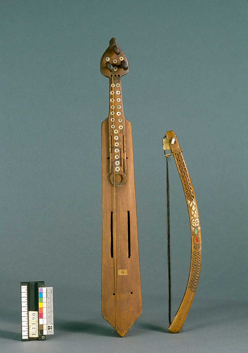 Vielle with its bow