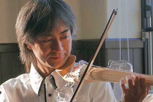 Atsuhiro Oshiro a Japanese violinist